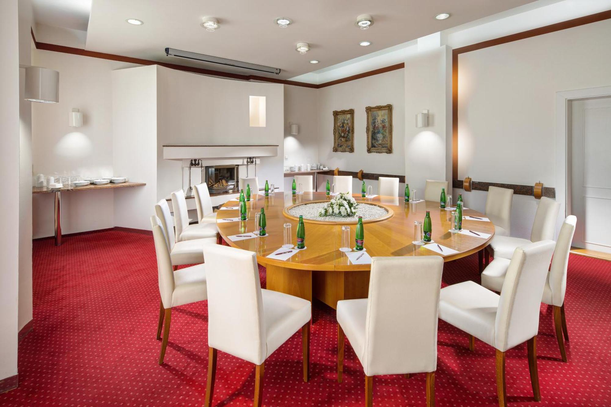 แคลเรียน คองเกรส โฮเต็ล ออสตราวา ออสตราวา Hotel ภายนอก รูปภาพ