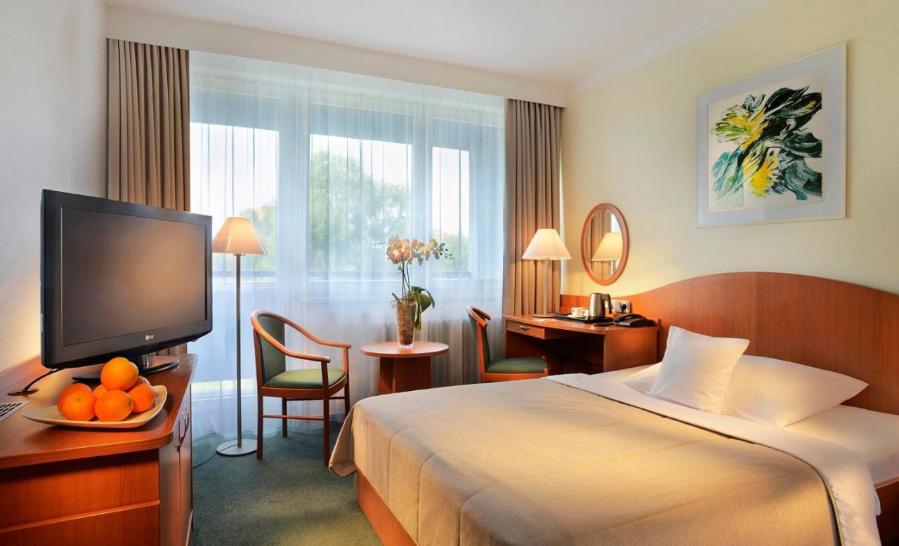 แคลเรียน คองเกรส โฮเต็ล ออสตราวา ออสตราวา Hotel ภายนอก รูปภาพ